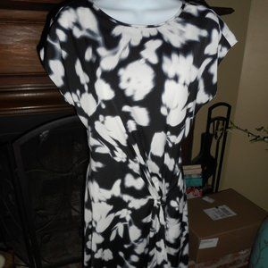 NWT Kenneth Cole New York black, white floral dress, small